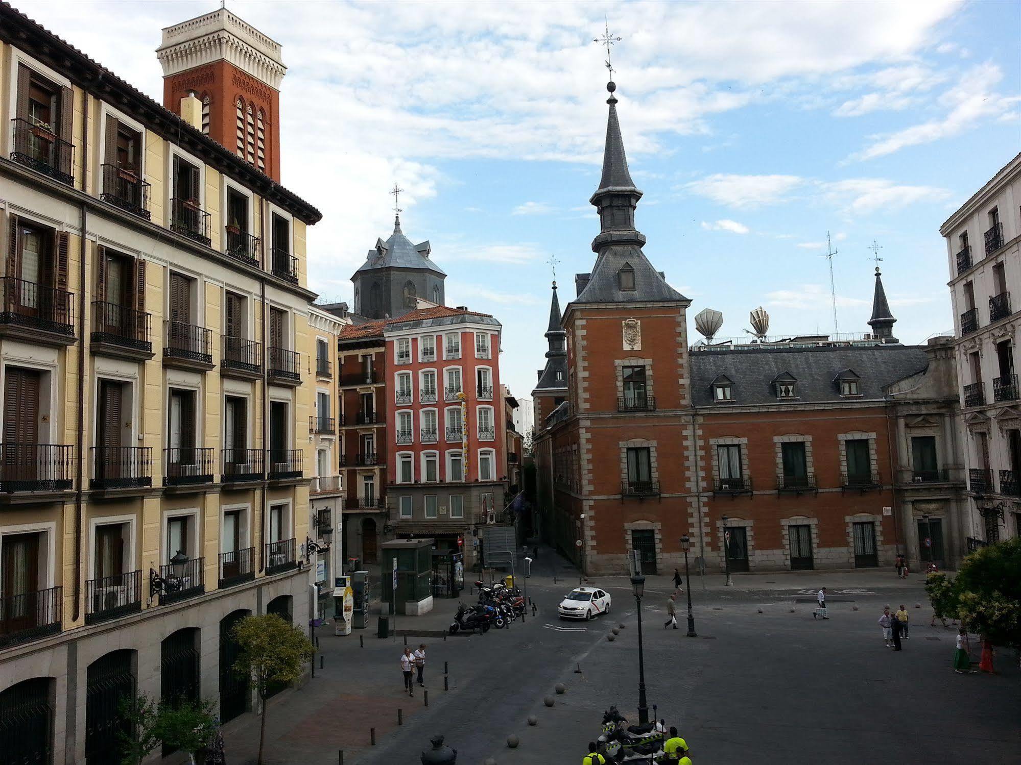 Hotel Hostal Santa Cruz Madrid Exterior foto